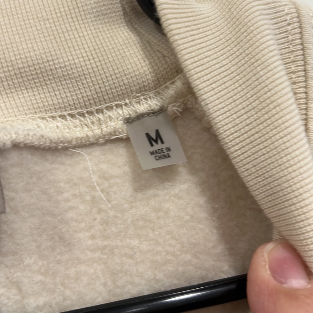 Essentials sweater size Medium - Picture 4 of 6